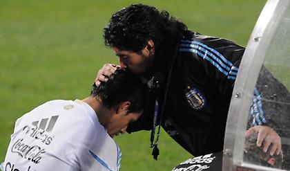 Αγουέρο για Μαραντόνα: «Για πάντα μαζί μας»