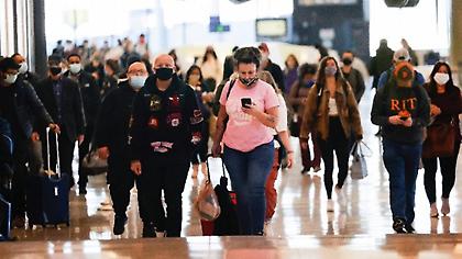 Εκατομμύρια Αμερικανοί ταξιδεύουν για τη γιορτή των Ευχαριστιών εν μέσω πανδημίας