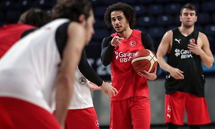 Σέιν Λάρκιν: «Περίμενα καιρό να φορέσω τη φανέλα της Εθνικής Τουρκίας»