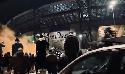 Μαραντόνα: Συγκλονιστικές στιγμές σε ολονυκτία στο «Σαν Πάολο»