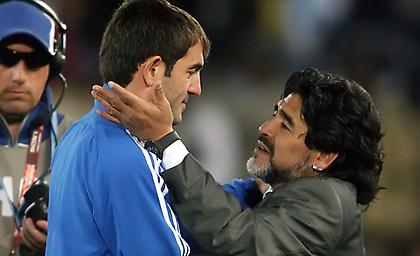 Καραγκούνης στον ΣΠΟΡ FM: «Ο Μαραντόνα μάς έκανε να ερωτευτούμε το ποδόσφαιρο»