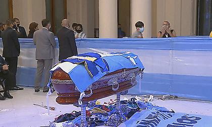 Live streaming: Το λαϊκό προσκύνημα στη σορό του Μαραντόνα