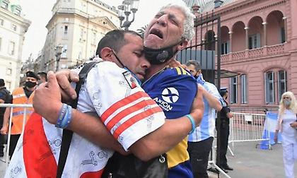 Μαραντόνα: Ένωσε και τους οπαδούς των Μπόκα-Ρίβερ