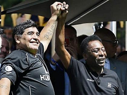 Μαραντόνα: Ρίγη συγκίνησης από το στεφάνι του Πελέ στην κηδεία του (pic)