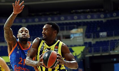 Συνεχίζει με… σπασμένα φρένα η Βαλένθια, «βουλιάζει» η Φενέρ