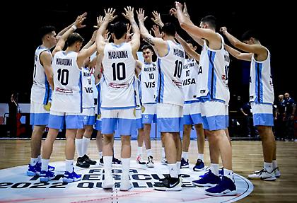 Με φανέλα Μαραντόνα η εθνική μπάσκετ Αργεντινής (pic)