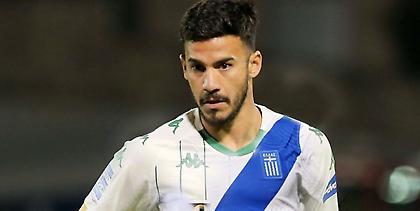 «Προβάρει» τη φανέλα της Εθνικής Ελλάδας ο Βιγιαφάνιες