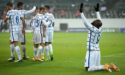 Έδειξε τη φανέλα η Ίντερ – Όλα ανοιχτά στον Β’ όμιλο