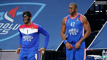 Ο μασκοφόρος Μπομπουά και ο διοπτροφόρος Ντάνστον (pic)