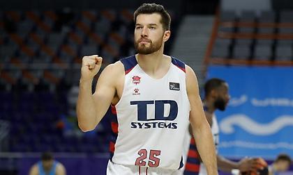 Άλεκ Πίτερς: Διαφορετική ομάδα, διαφορετικός ρόλος, ίδιο ταλέντο (videos)