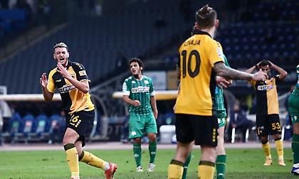 Η μεγάλη ευκαιρία της ΑΕΚ για το 2-2 (video)