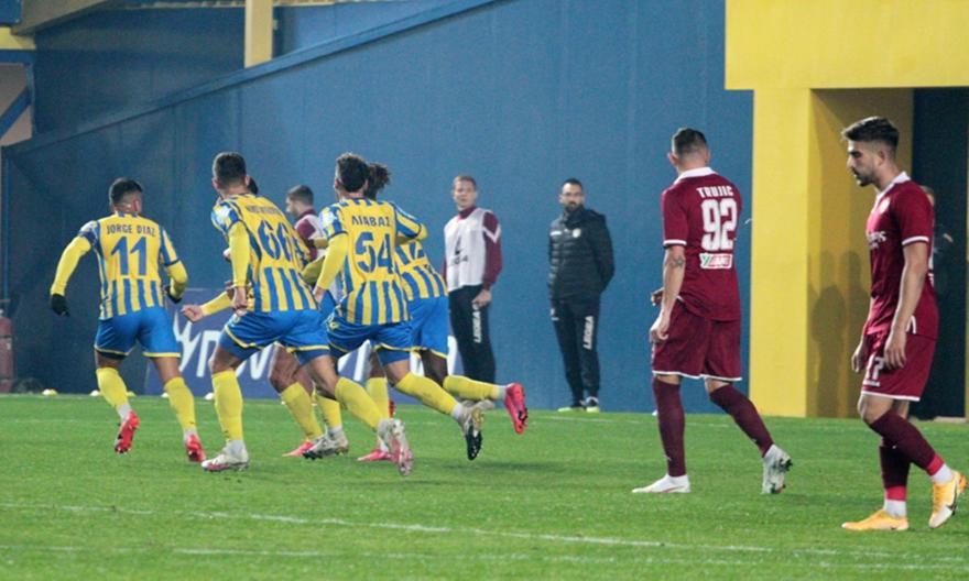 Παναιτωλικός - Λάρισα: Προηγούνται με τον Βέργο οι γηπεδούχοι 1-0