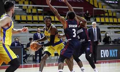 Δέχτηκε «καταιγισμό» και συνετρίβη στη Γαλλία το Περιστέρι