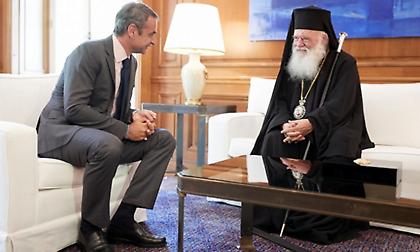 Τηλεφωνική επικοινωνία Μητσοτάκη - Ιερώνυμου για τον εορτασμό των Χριστουγέννων