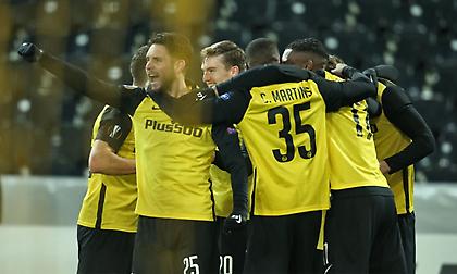 Επική ανατροπή και πρόκριση για Γιανγκ Μπόις, ήττα για αδιάφορη Ρόμα