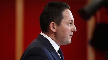 Πέτσας για κυρώσεις: Ο κόμπος στο χτένι, η Ευρώπη να σταθεί στο ύψος της - Προς μεσημεριανά ρεβεγιόν