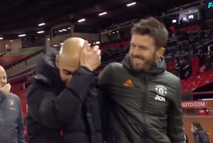 H αγκαλιά και η κουβέντα του Πεπ με τον Κάρικ (vid)