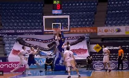 Απίθανο κάρφωμα του Αμπρίνες σε κρίσιμο σημείο (video)