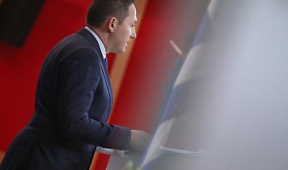 Ανοίγουν απο την Τρίτη οι υπηρεσίες μανικιούρ, πεντικιούρ - Τι ανακοίνωσε ο Στέλιος Πέτσας