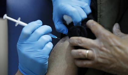 Bild: Το Βερολίνο πιέζει για ταχύτερη αδειοδότηση του εμβολίου Pfizer στην ΕΕ