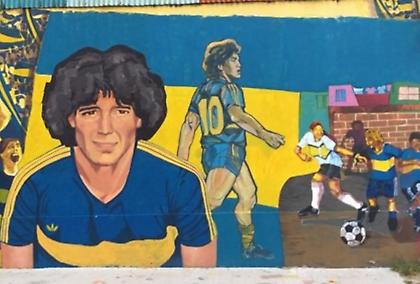 Εντυπωσιακή τοιχογραφία του Μαραντόνα έξω από το «Μπομπονέρα» (pic)
