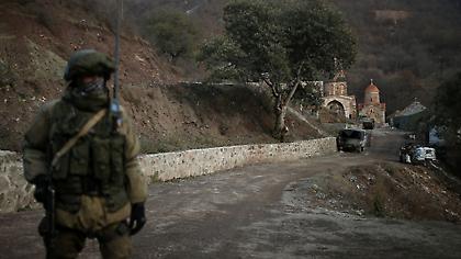 Αποκάλυψη Guardian για Ναγκόρνο Καραμπάχ: Αζέροι φέρονται να αποκεφάλισαν ηλικιωμένους Αρμένιους