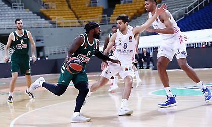 Αποχώρησε τραυματίας ο Μακ (video)