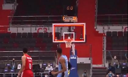 Το «τρελό» buzzer beater του Χόλινς πίσω από το κέντρο! (video)