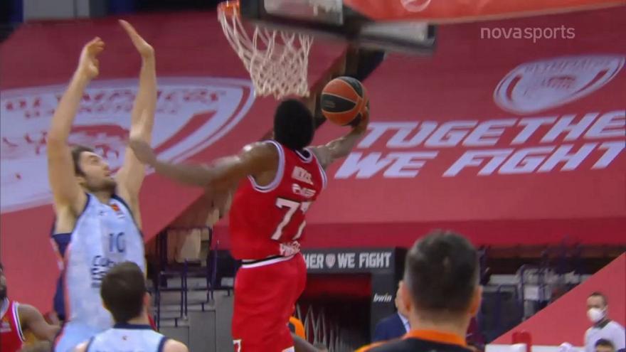 Φοβερό κάρφωμα από ΜακΚίσικ