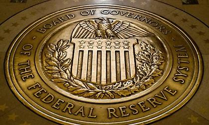 Fed: Ανακάμπτει η οικονομία, αλλά παραμένει μακριά από τα περυσινά επίπεδα