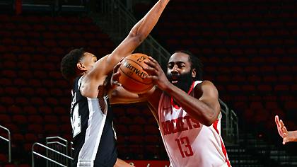 Άγγιξε το τριπλ-νταμπλ ο Χάρντεν (video)