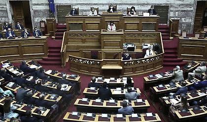 Βουλή: Υπερψηφίσθηκε το κατεπείγον νομοσχέδιο του υπουργείου Υγείας στις επιτροπές