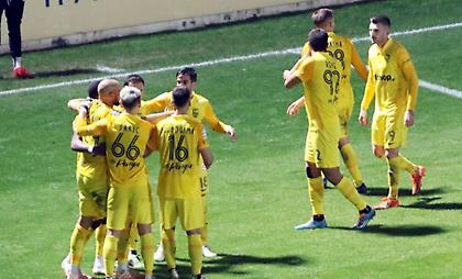 Σούπερ Τρι –Άρης καθήλωσε τον ΟΦΗ στο Ηράκλειο