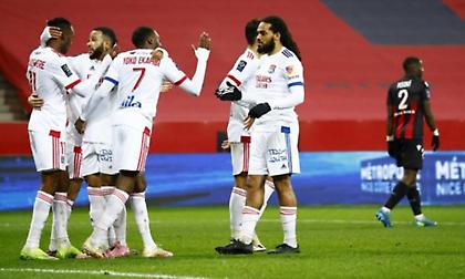 Επιβλητική Λιόν στην κορυφή