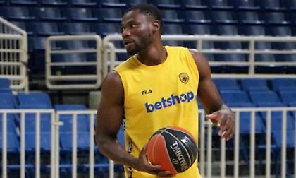 Απρόοπτο με Μόουζες στην ΑΕΚ (video)