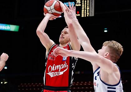 Ξανά πρώτη η Αρμάνι