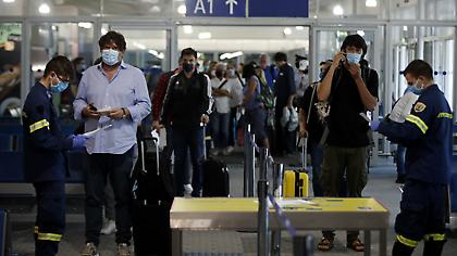 Επίσημο: Σε καραντίνα 10 ημερών οι επισκέπτες από Μεγάλη Βρετανία