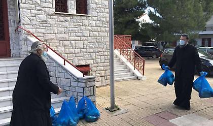 «Δέματα Αγάπης» από την μητροπόλη Νέας Ιωνίας -Τα παρέδωσε ο μητροπολίτης