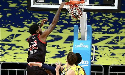 Τραυματίστηκε ο Έλις - Ανησυχία στον Ολυμπιακό (video)