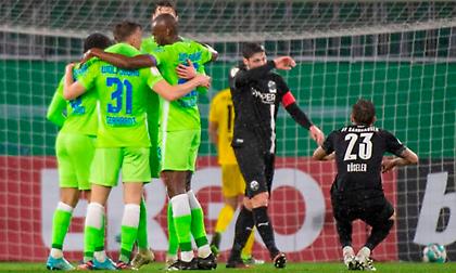 Πρόκριση από… ημίχρονο για Βόλφσμπουργκ, πέρασε και η Έσεν