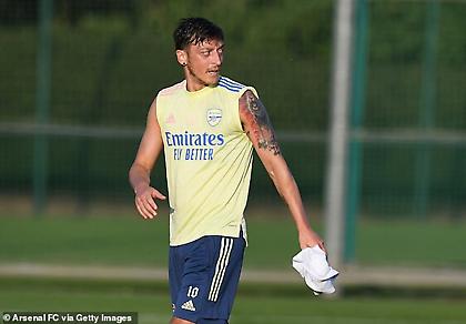 Οζίλ: «Μακάρι να βοηθούσα...» (pic)