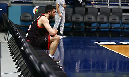 Χάνει για έναν μήνα τον Παπανικολάου ο Ολυμπιακός!