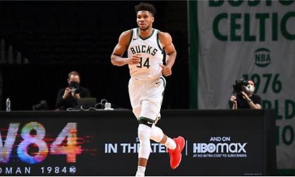 Με μπλε εμφάνιση απόψε οι Μπακς! (video)