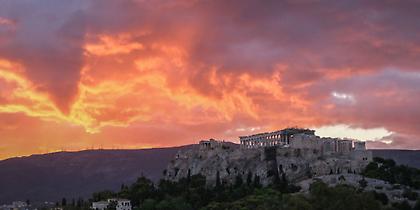 Καιρός: Με συννεφιά και βροχές κατά τόπους ξεκινά το Σαββατοκύριακο