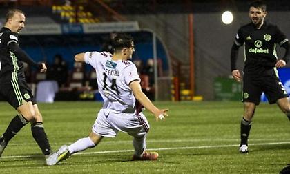 Τριάρα και ξανά στο -16 η Σέλτικ