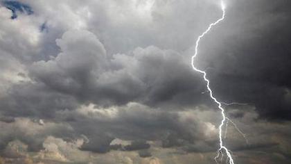 Βαρομετρικό χαμηλό φέρνει βροχές και καταιγίδες - Πού αναμένονται φαινόμενα