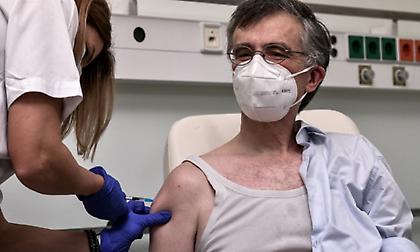 Εμβολιάστηκε ο Σωτήρης Τσιόδρας: «Ούτε που το κατάλαβα»