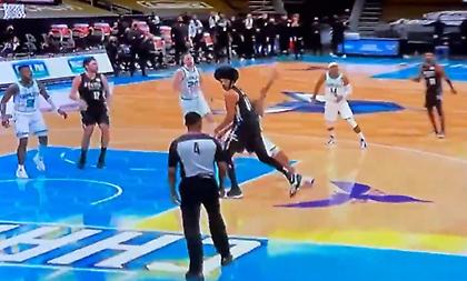 Ο Άλεν μαρτυρά δίχως… ξύλο (video)