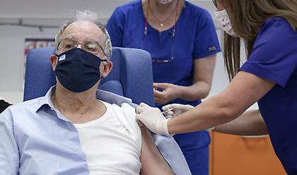 Ποιοι υπουργοί και κρατικοί αξιωματούχοι θα εμβολιαστούν τις επόμενες ημέρες
