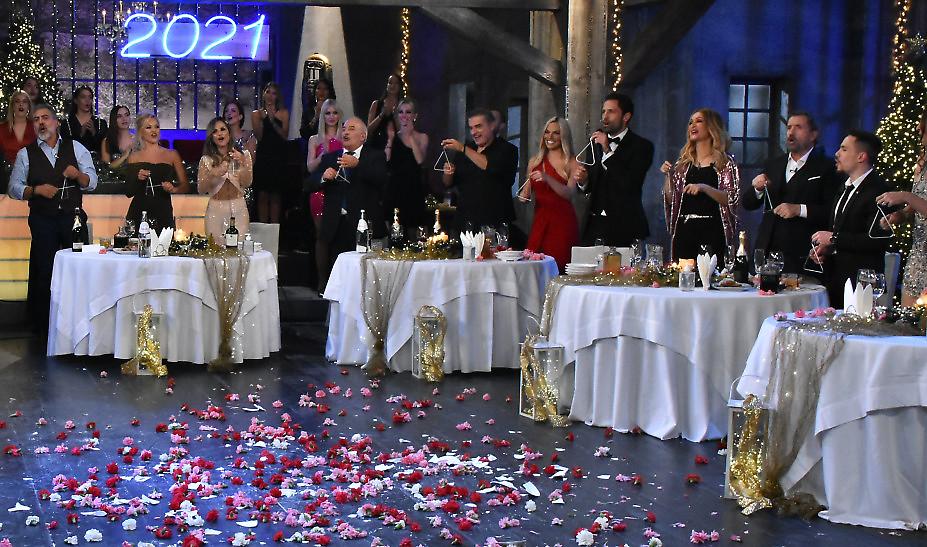 Στην υγειά μας ρε παιδιά: Ρεβεγιον Πρωτοχρονιάς με Κωνσταντίνο Αργυρό (vid+pics)